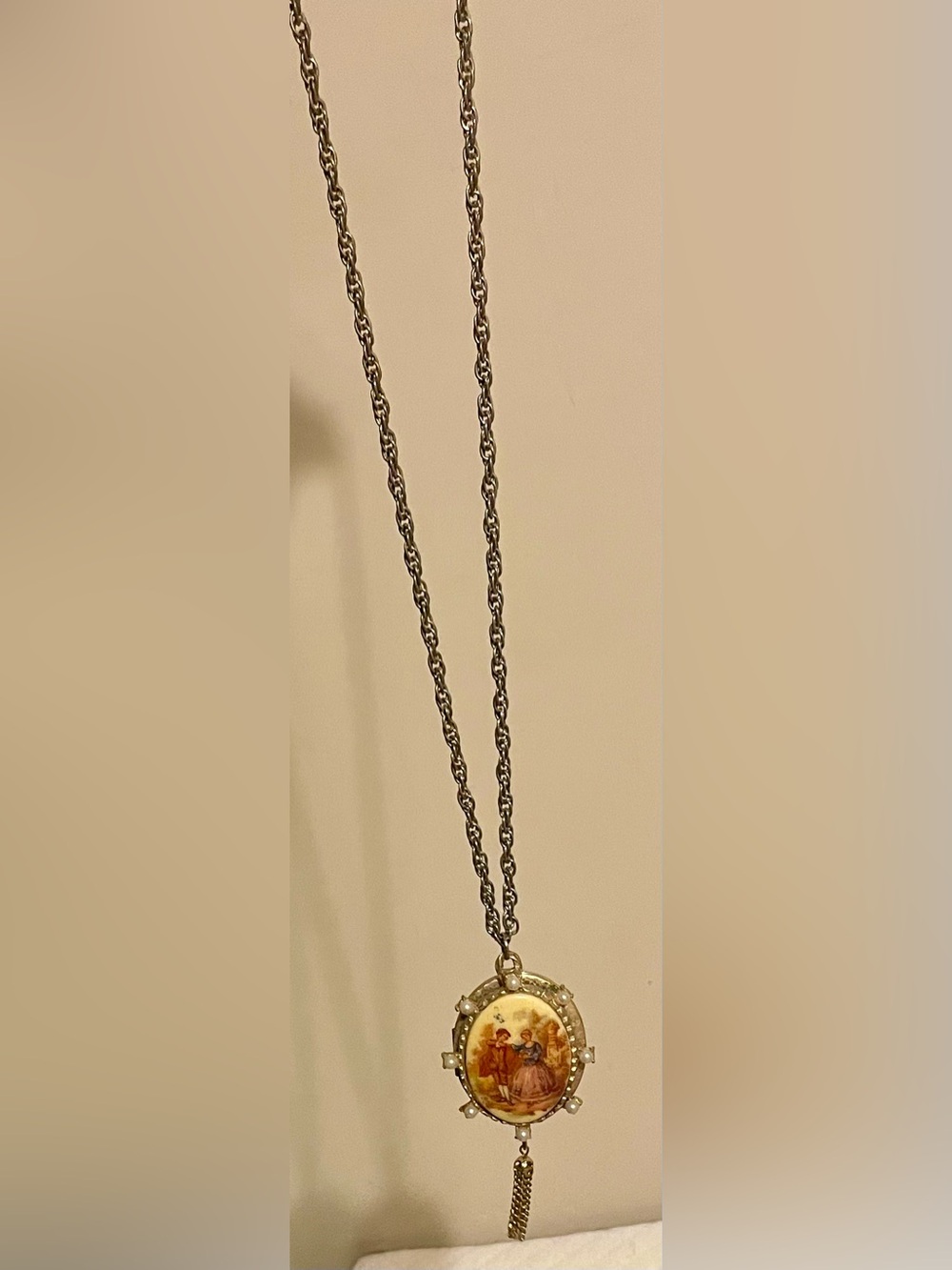 Unique Gold Tone Portrait Pendant Necklace - Women Jewelry - Picture 9 of 11